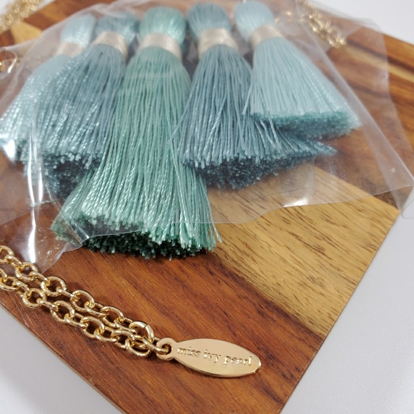 Miss Ivy Pearl Tassel Necklace - Picture 4 of 5